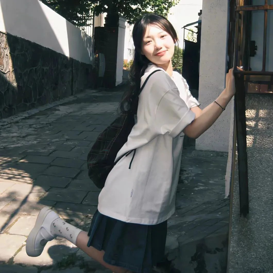 庇护棕榈树下